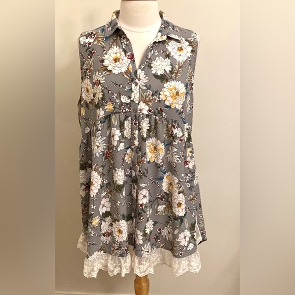 Umgee Dresses & Skirts - Umgee Grey White Floral Boho Lace Sleeveless Button Down Collared Mini Dress L